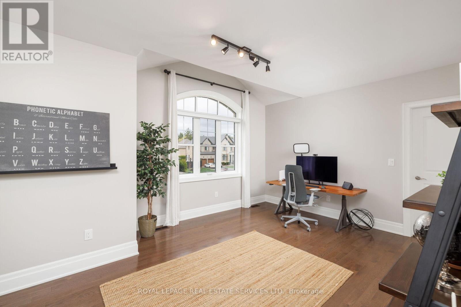 












30 BRITNELL COURT

,
King,




Ontario
L7B0P2

