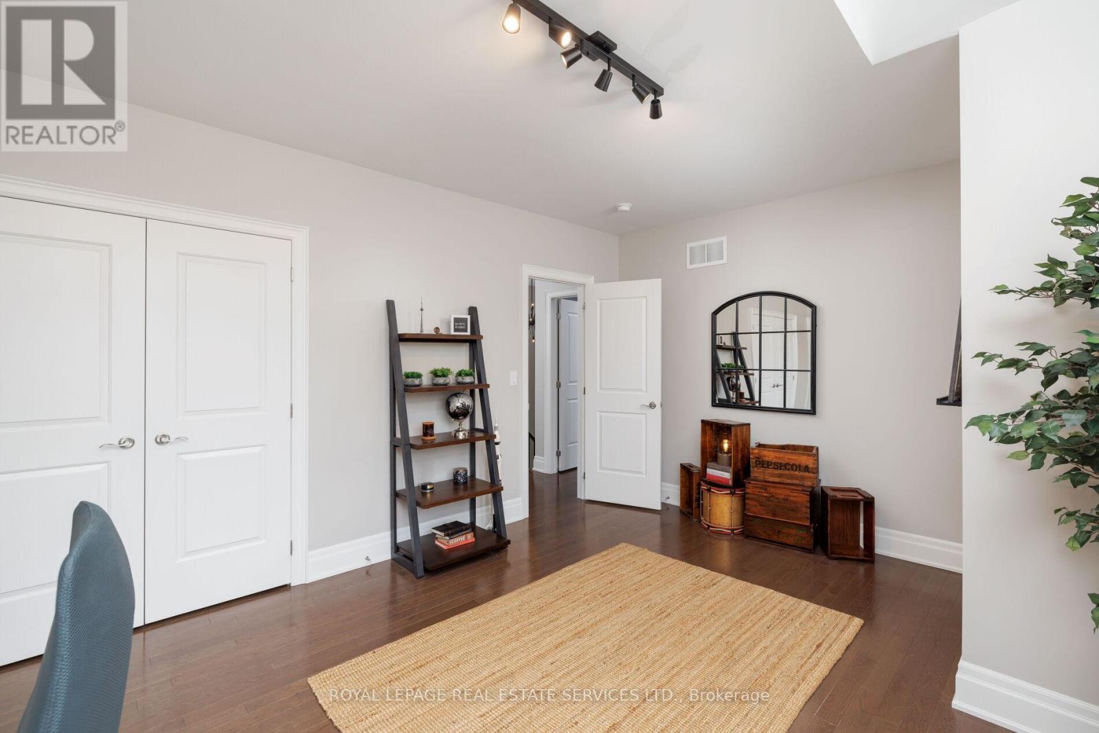 












30 BRITNELL COURT

,
King,




Ontario
L7B0P2

