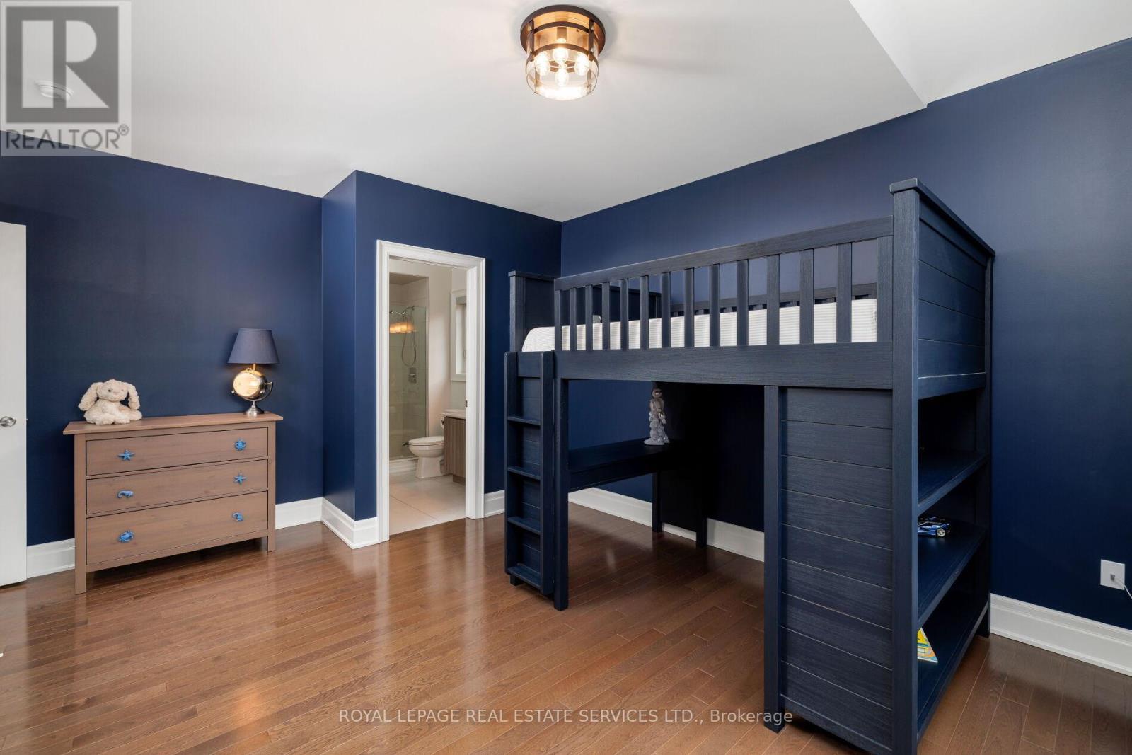 












30 BRITNELL COURT

,
King,




Ontario
L7B0P2

