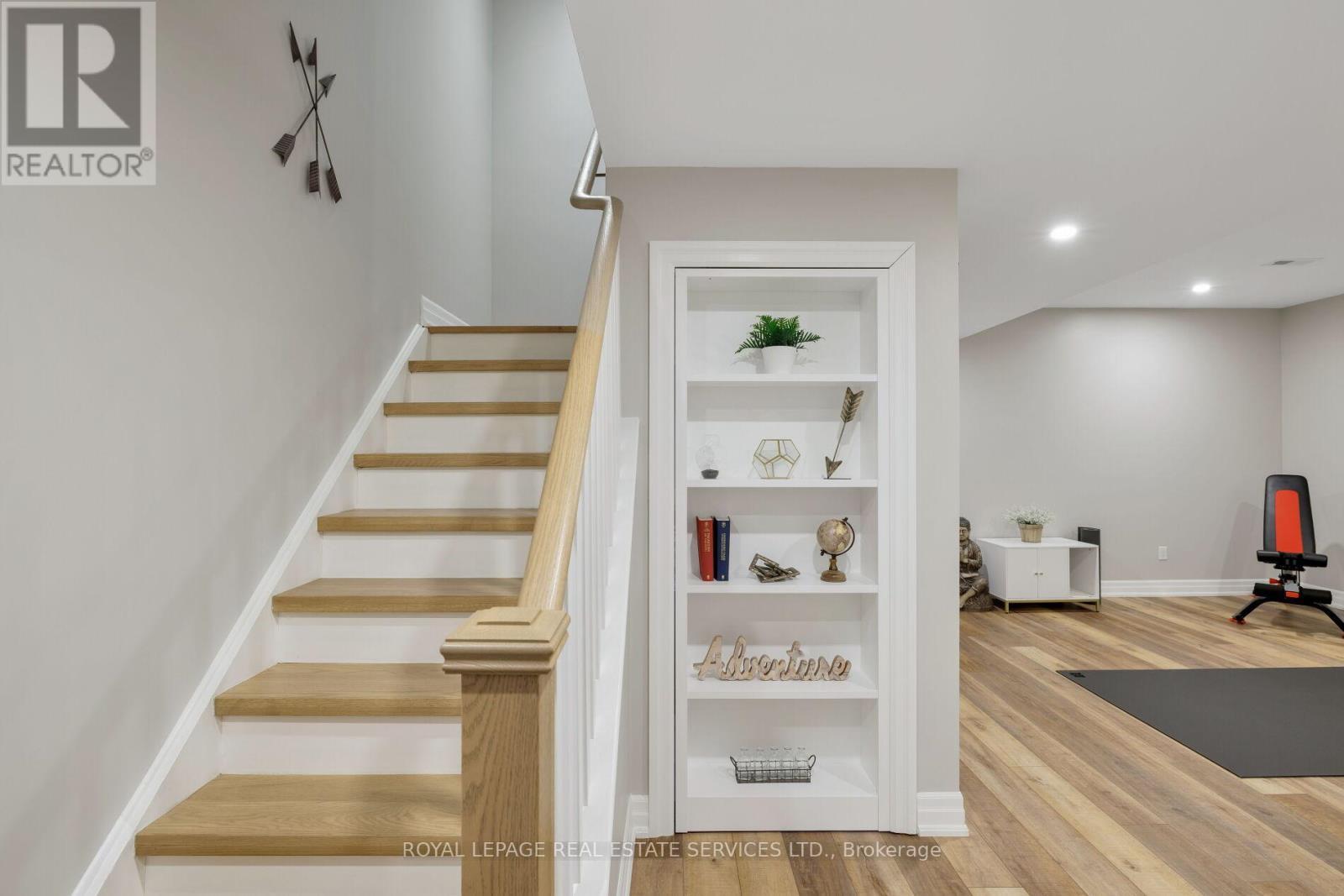 












30 BRITNELL COURT

,
King,




Ontario
L7B0P2


