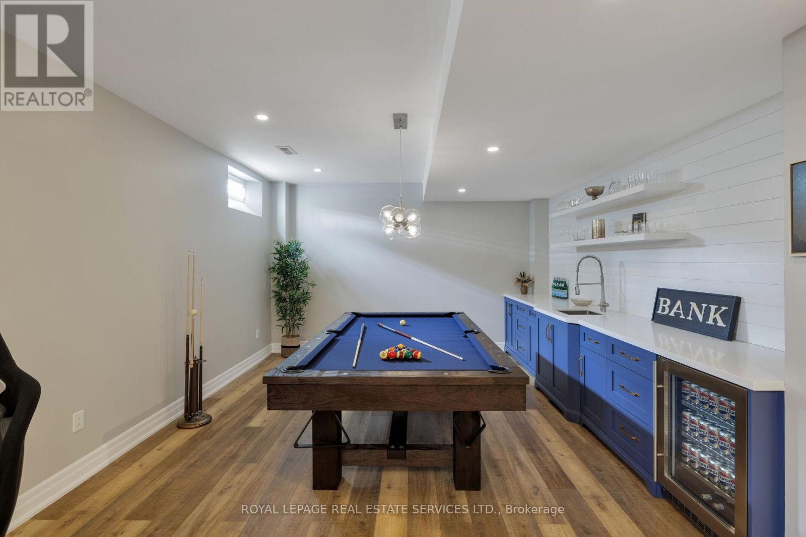 












30 BRITNELL COURT

,
King,




Ontario
L7B0P2

