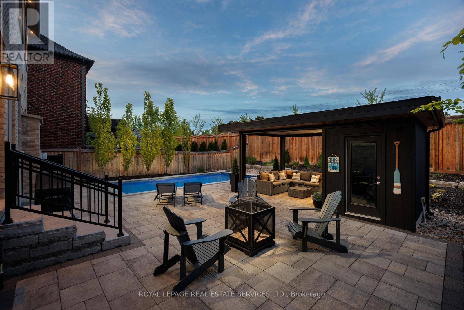 












30 BRITNELL COURT

,
King,




Ontario
L7B0P2

