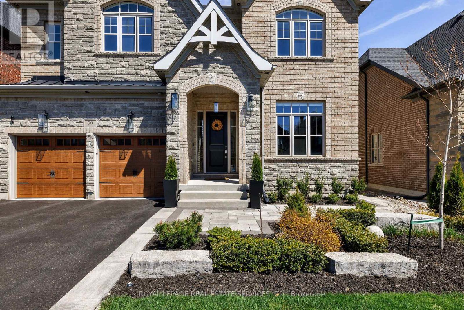 












30 BRITNELL COURT

,
King,




Ontario
L7B0P2

