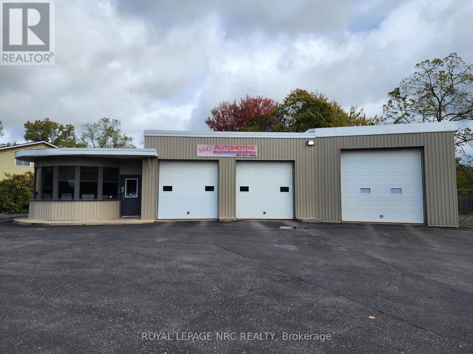 












208 RIDGE ROAD N

,
Fort Erie (Ridgeway),




Ontario
L0S1N0

