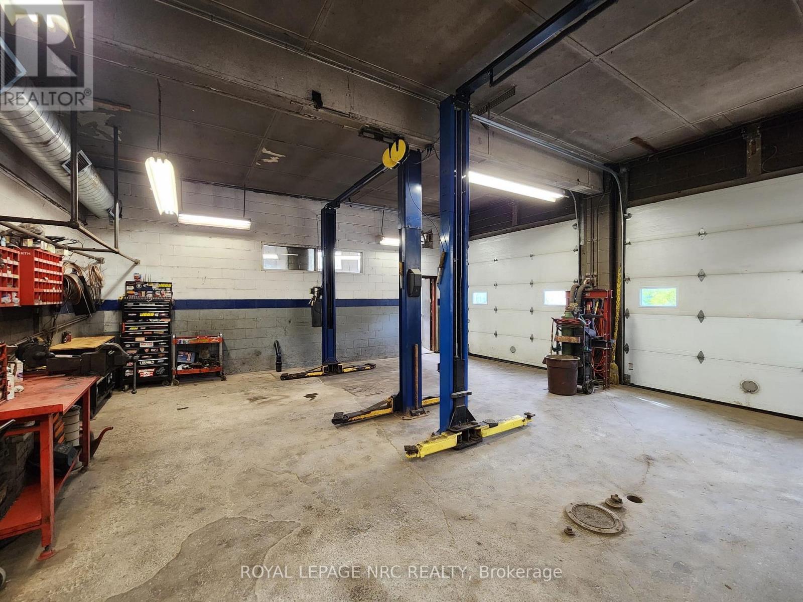 












208 RIDGE ROAD N

,
Fort Erie (Ridgeway),




Ontario
L0S1N0

