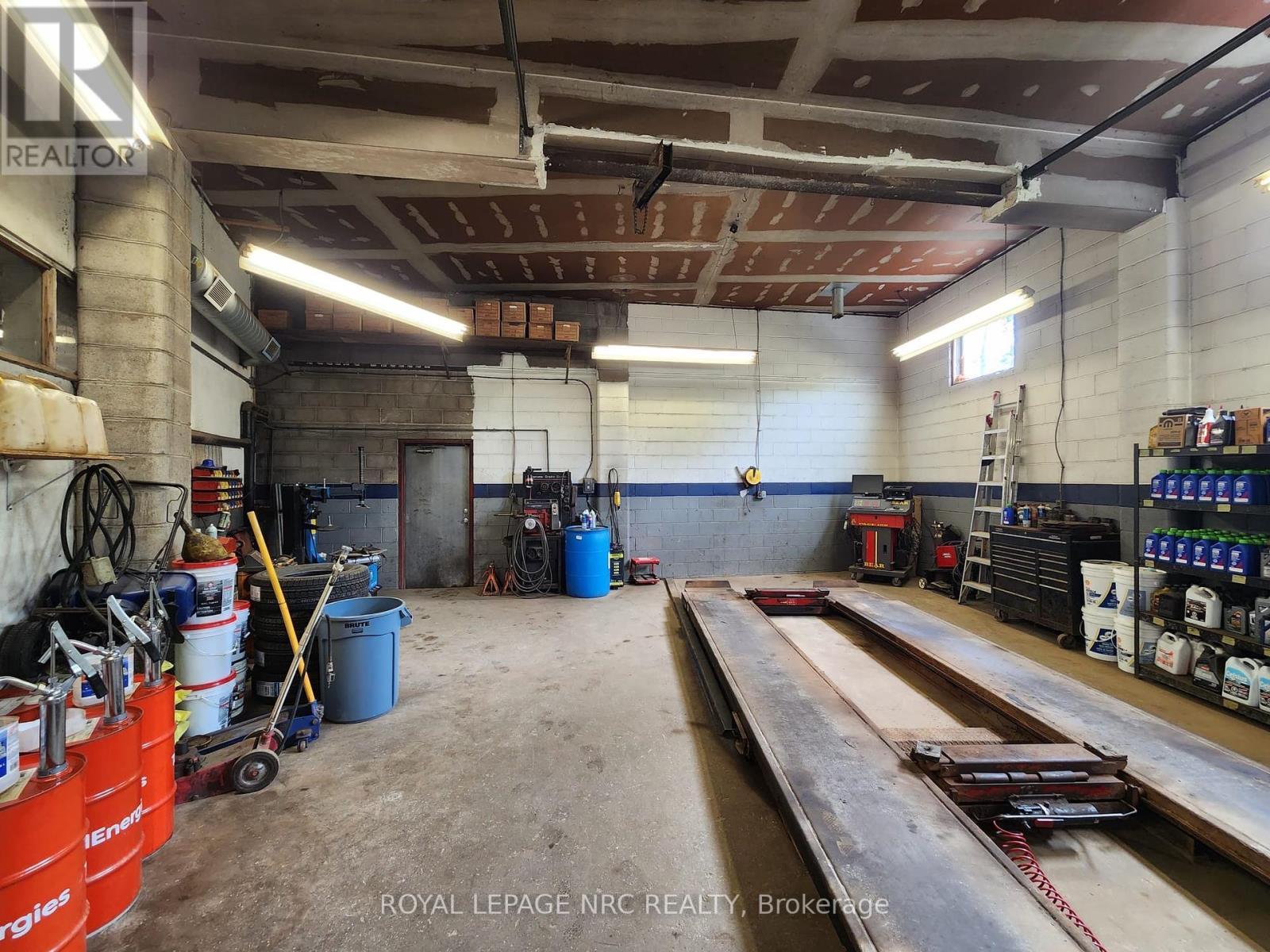 












208 RIDGE ROAD N

,
Fort Erie (Ridgeway),




Ontario
L0S1N0

