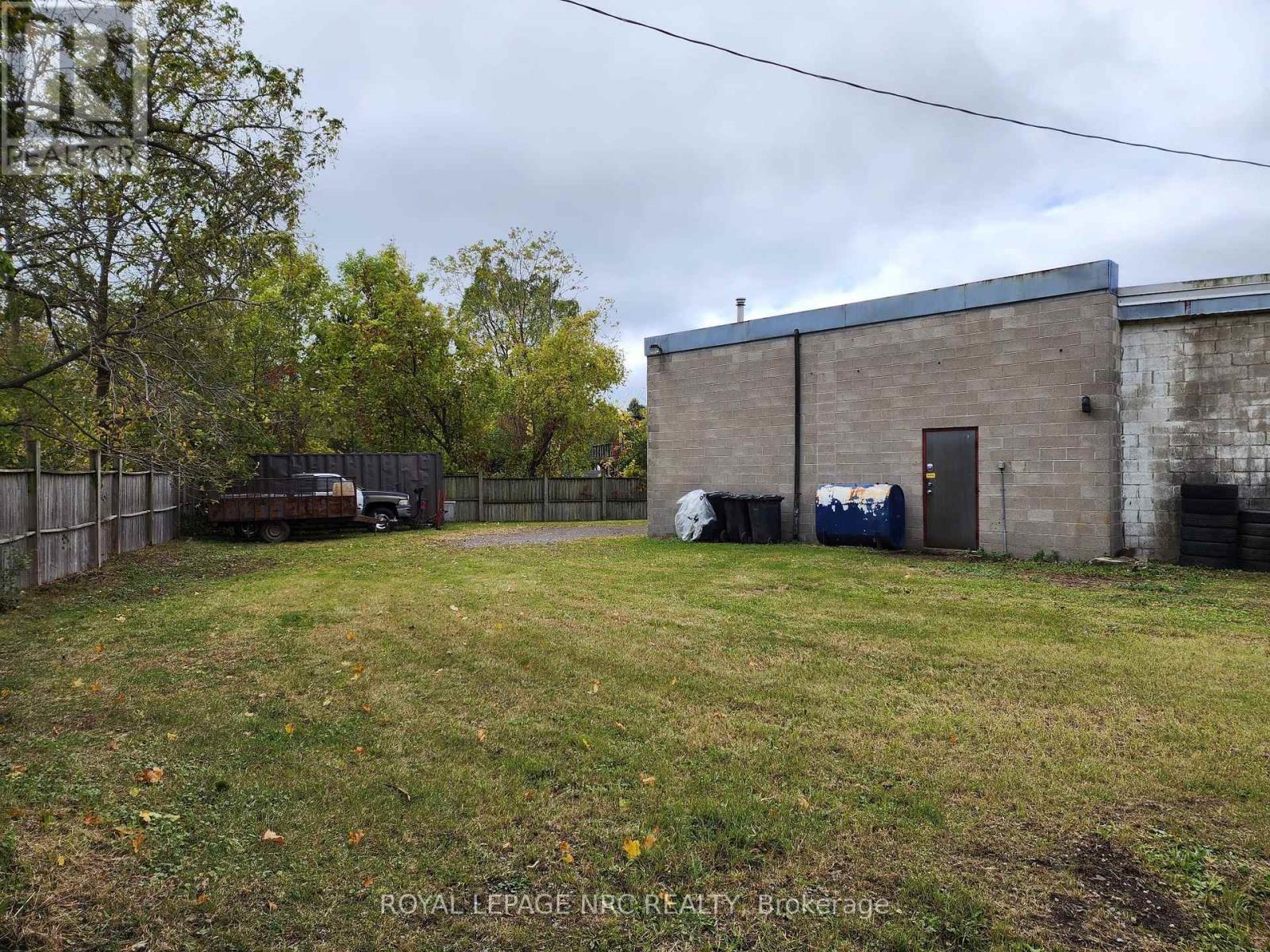 












208 RIDGE ROAD N

,
Fort Erie (Ridgeway),




Ontario
L0S1N0

