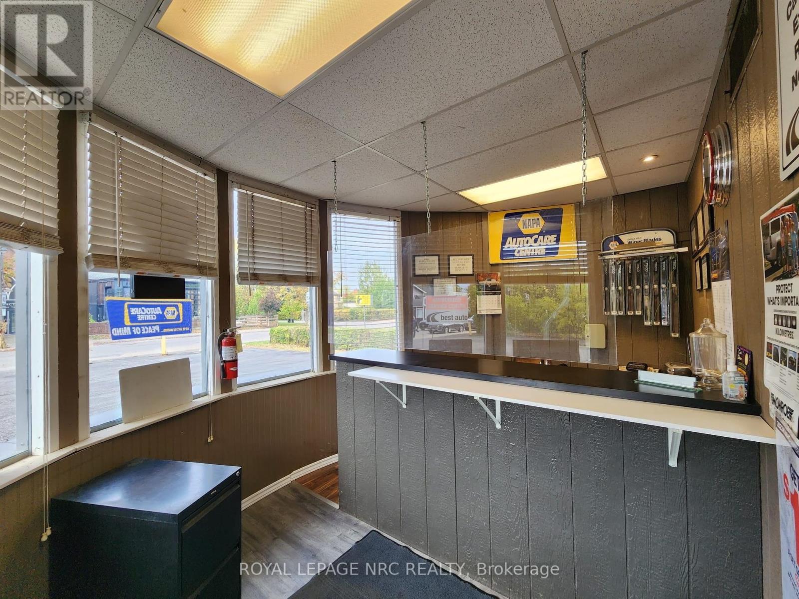 












208 RIDGE ROAD N

,
Fort Erie (Ridgeway),




Ontario
L0S1N0

