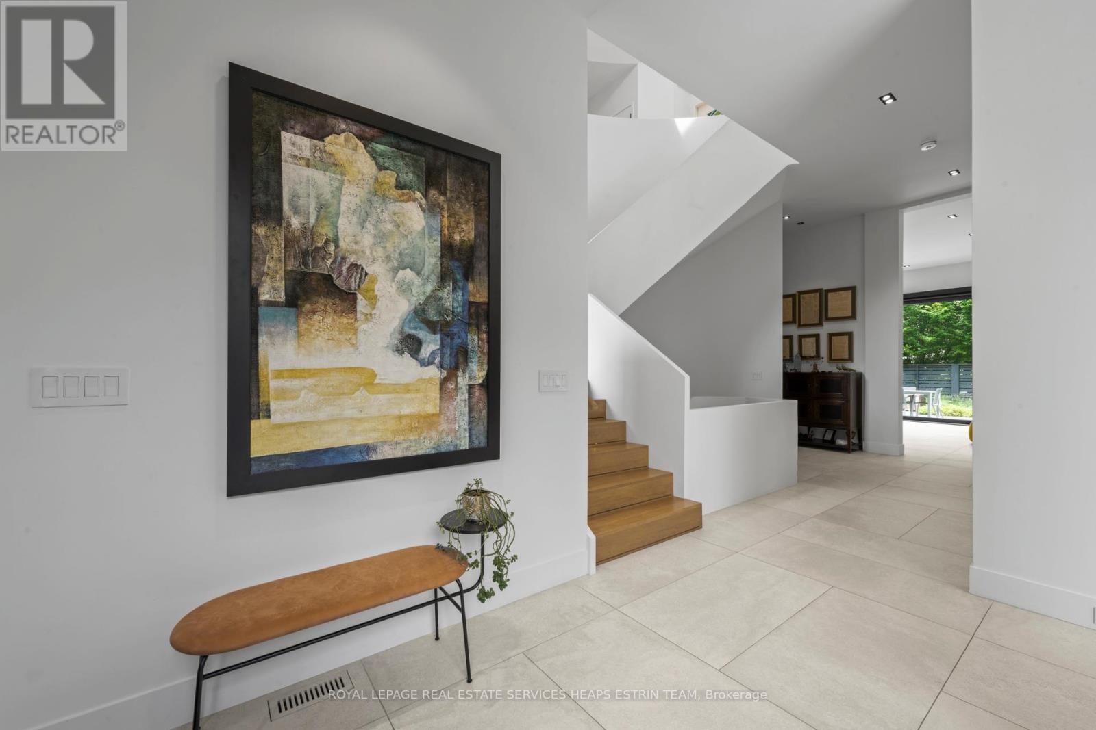 












108 STRATFORD CRESCENT

,
Toronto,




Ontario
M4N1C6

