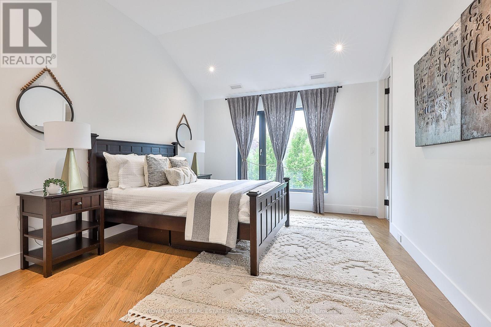 












108 STRATFORD CRESCENT

,
Toronto,




Ontario
M4N1C6

