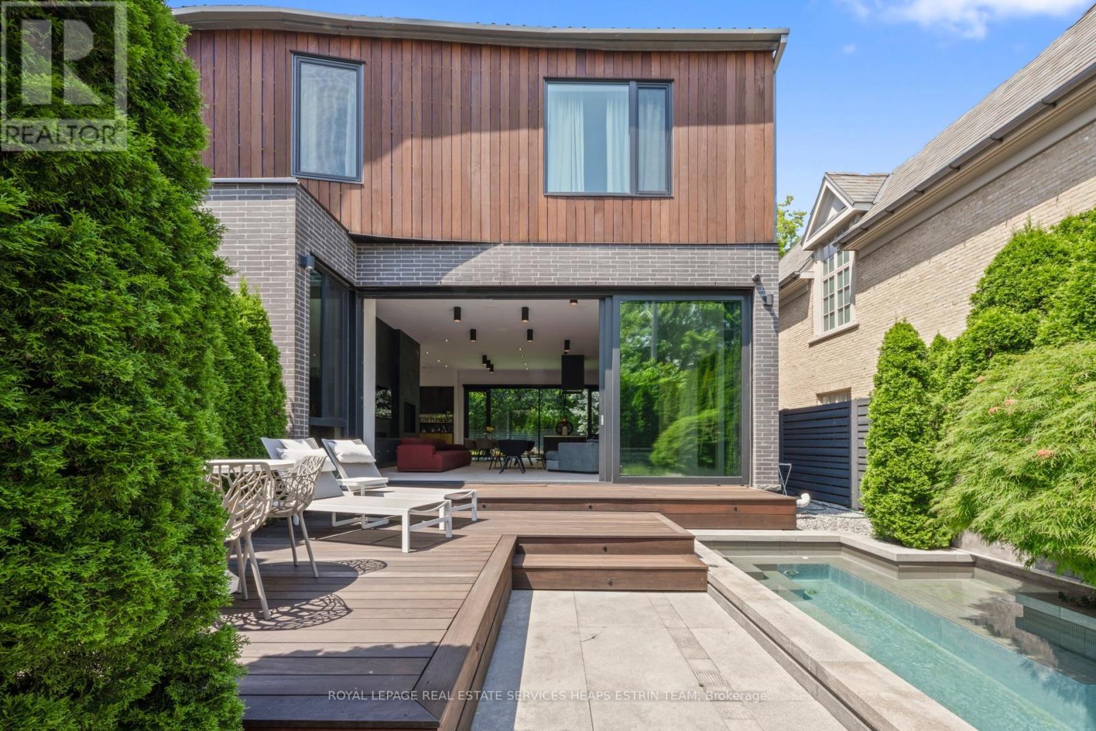 












108 STRATFORD CRESCENT

,
Toronto,




Ontario
M4N1C6


