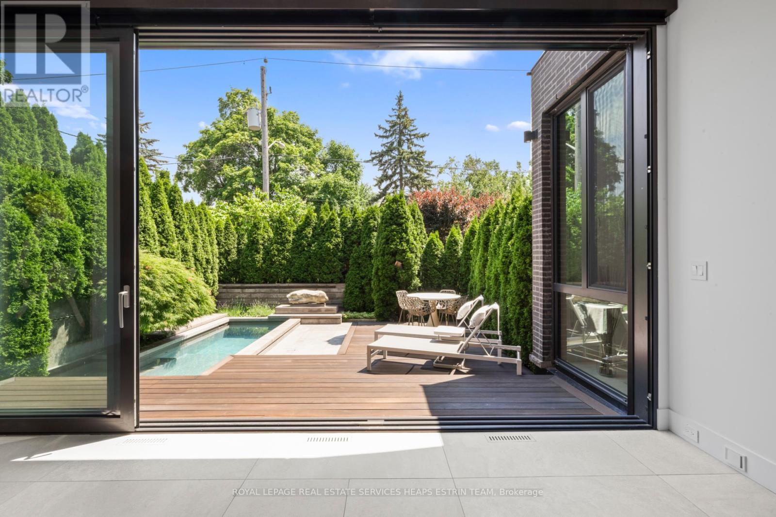 












108 STRATFORD CRESCENT

,
Toronto,




Ontario
M4N1C6

