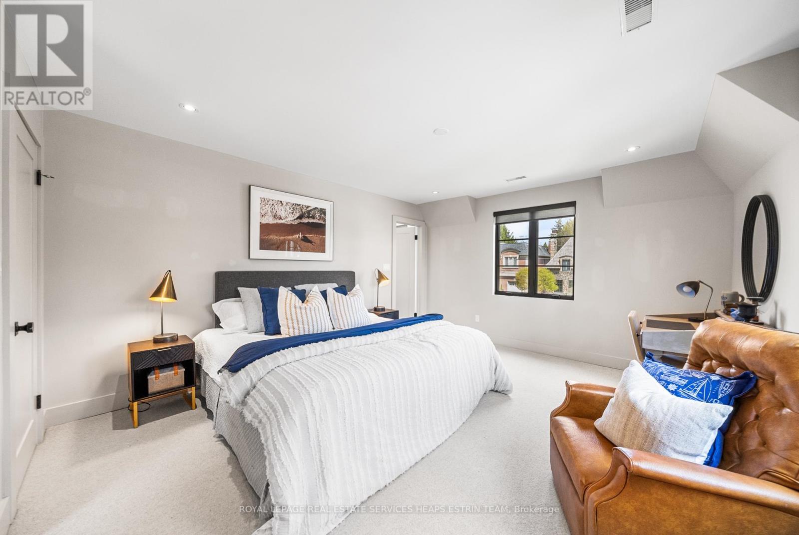 












44 BENNINGTON HEIGHTS DRIVE

,
Toronto,




Ontario
M4G1A6

