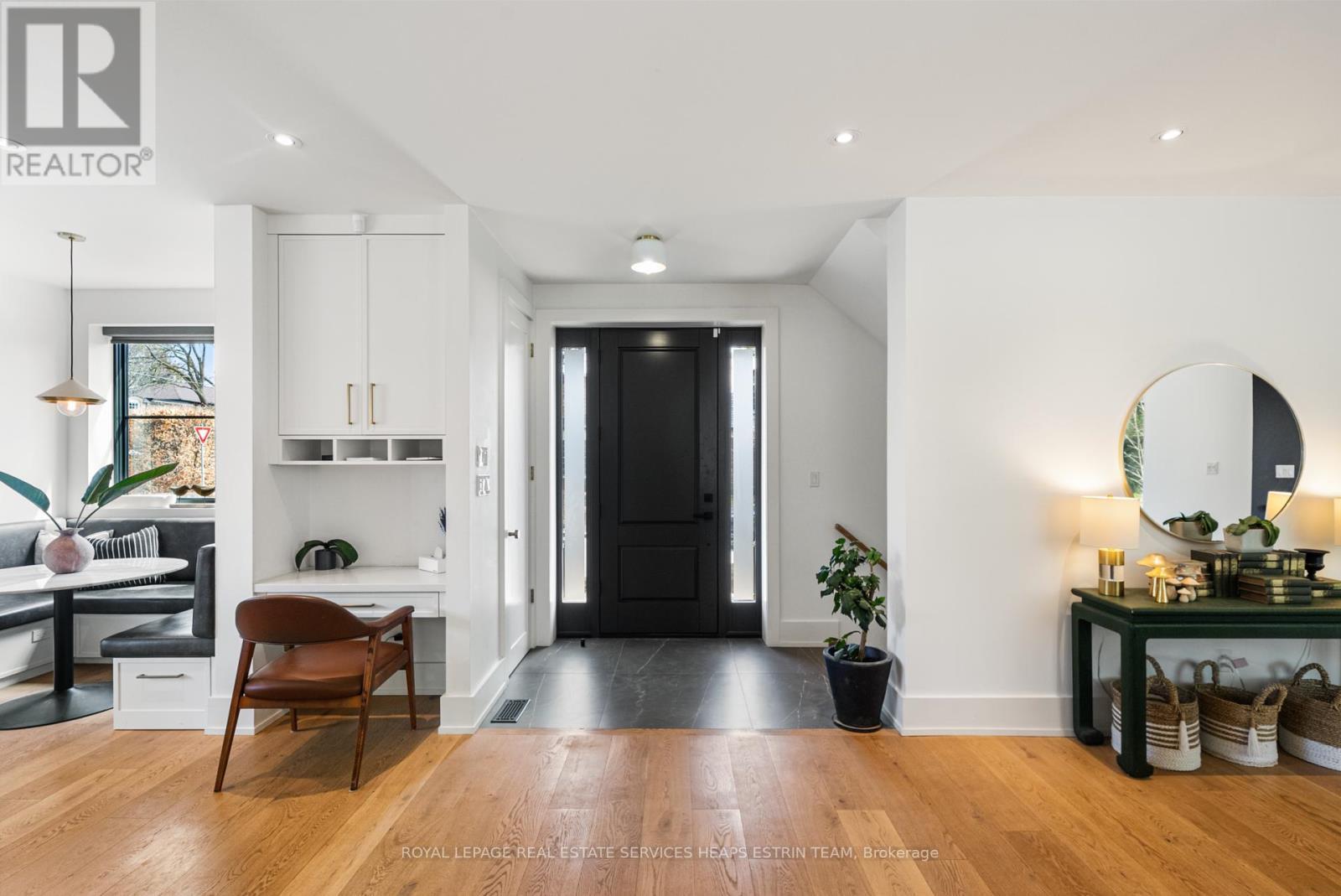 












44 BENNINGTON HEIGHTS DRIVE

,
Toronto,




Ontario
M4G1A6

