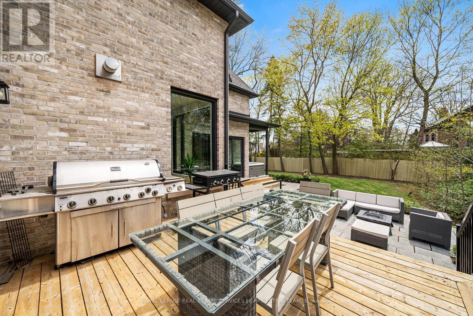 












44 BENNINGTON HEIGHTS DRIVE

,
Toronto,




Ontario
M4G1A6

