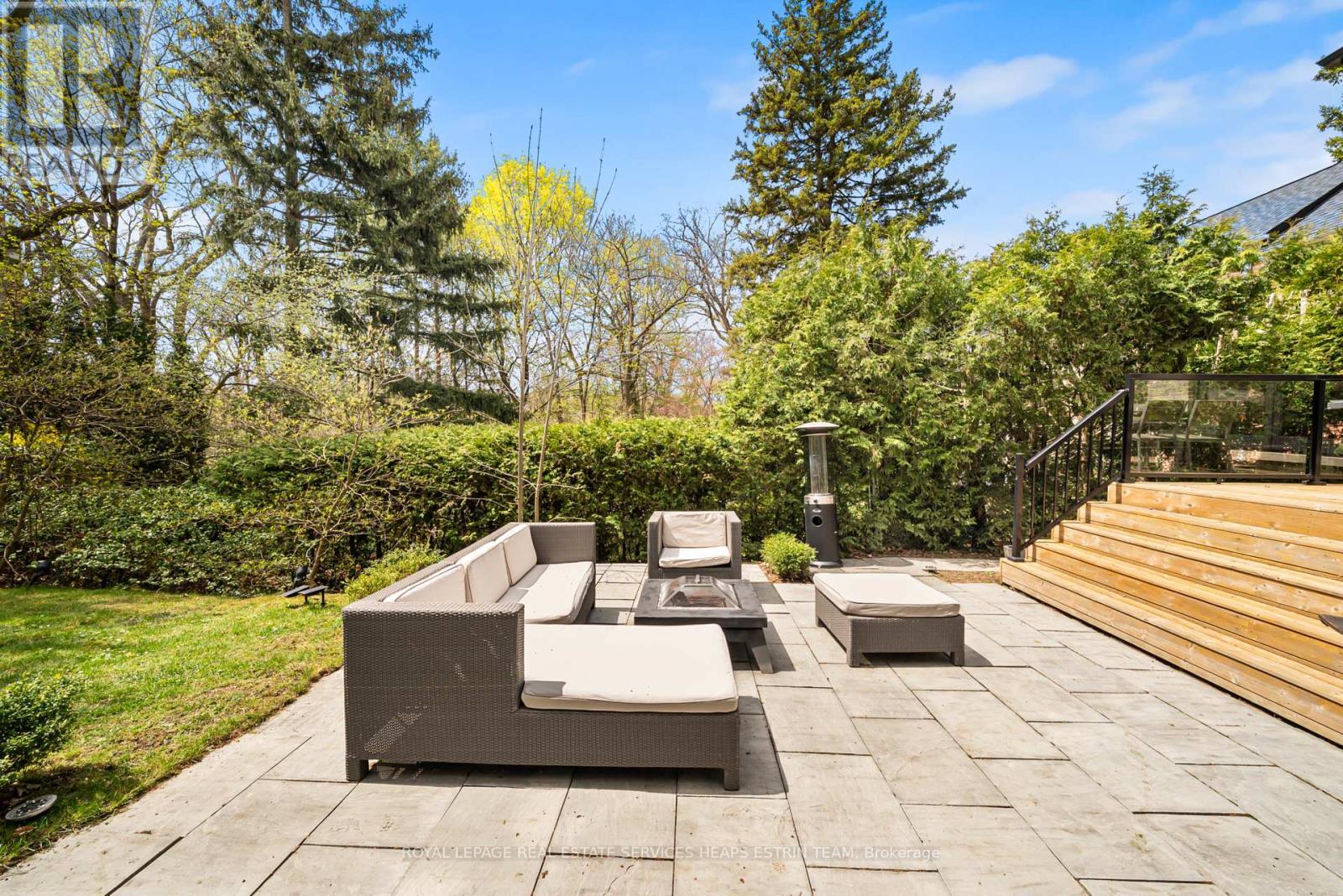 












44 BENNINGTON HEIGHTS DRIVE

,
Toronto,




Ontario
M4G1A6

