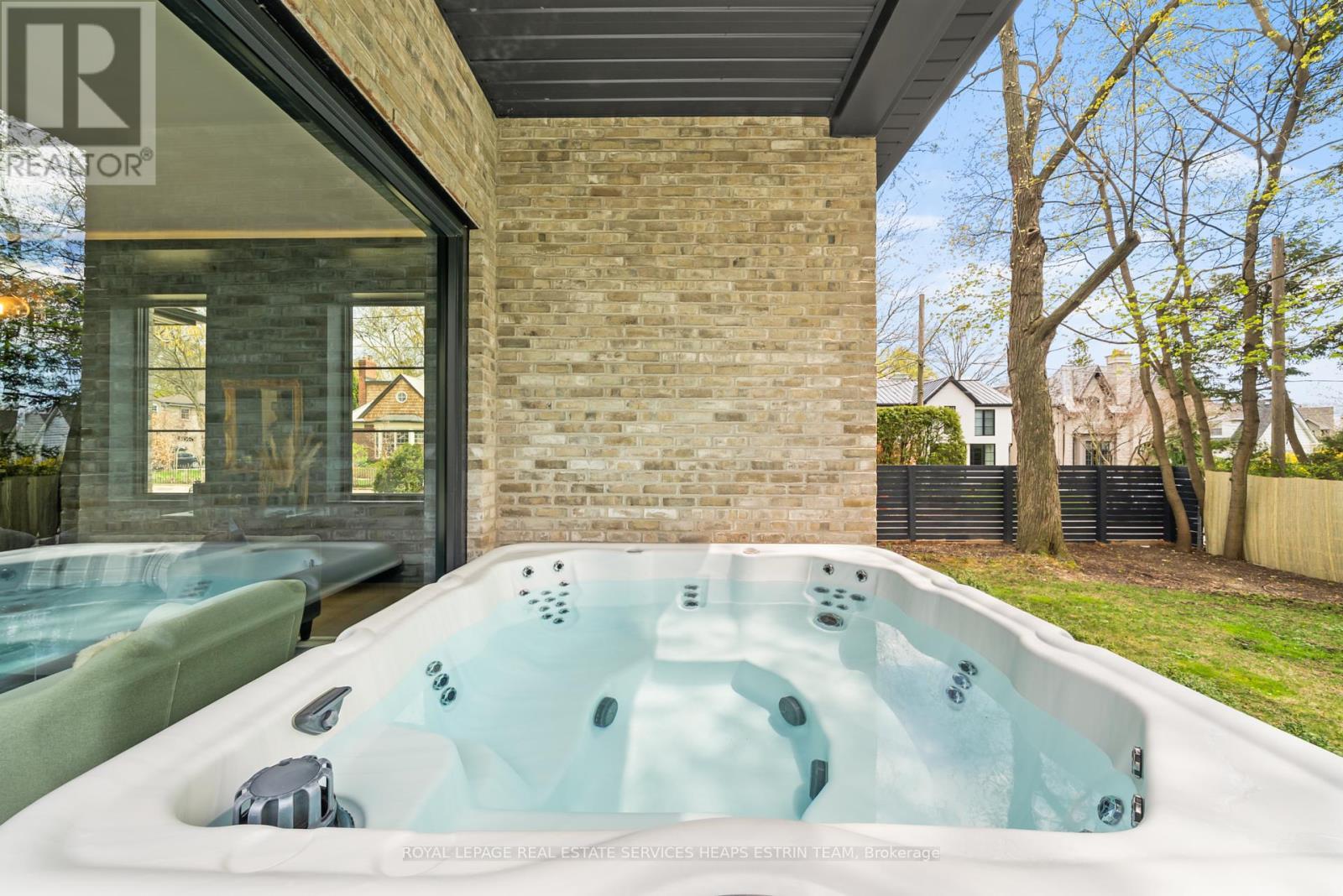 












44 BENNINGTON HEIGHTS DRIVE

,
Toronto,




Ontario
M4G1A6

