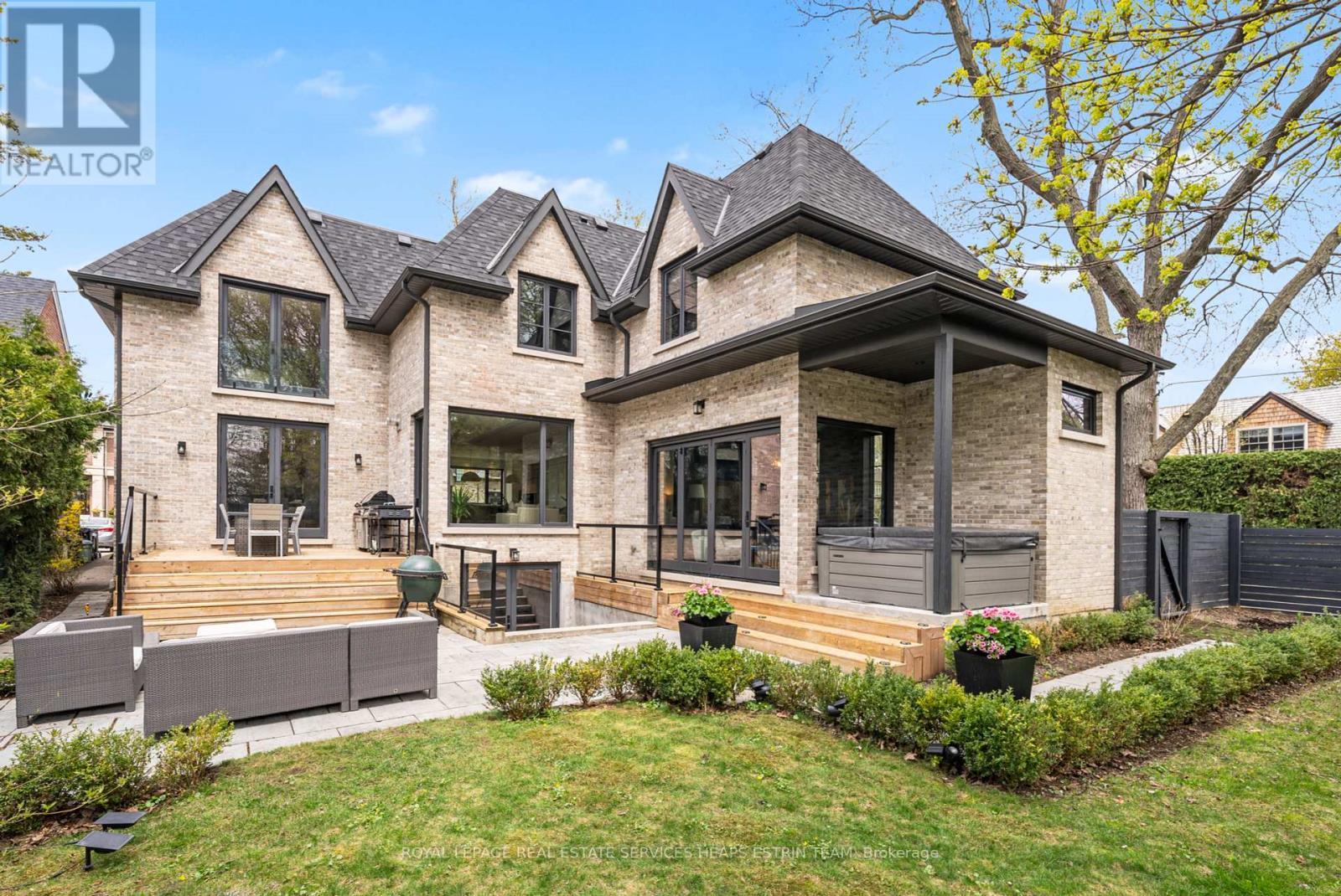 












44 BENNINGTON HEIGHTS DRIVE

,
Toronto,




Ontario
M4G1A6

