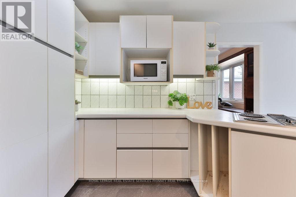 












2524 HOMELANDS DRIVE

,
Mississauga,




Ontario
L5K1H4


