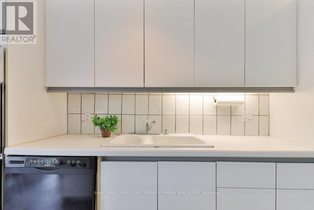 












2524 HOMELANDS DRIVE

,
Mississauga,




Ontario
L5K1H4

