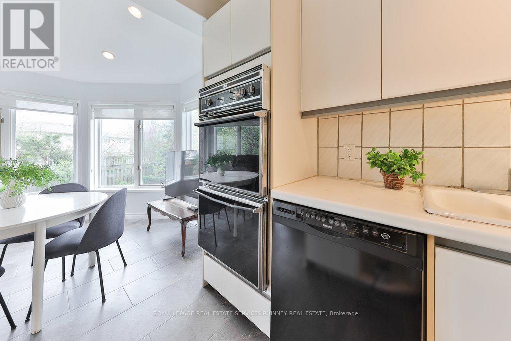 












2524 HOMELANDS DRIVE

,
Mississauga,




Ontario
L5K1H4

