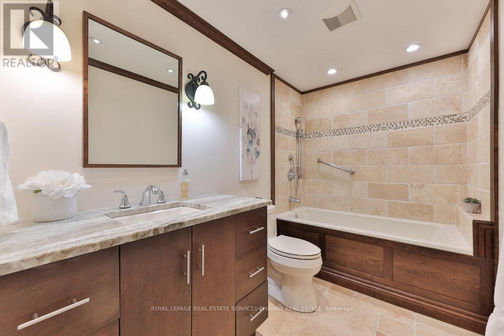 












2524 HOMELANDS DRIVE

,
Mississauga,




Ontario
L5K1H4

