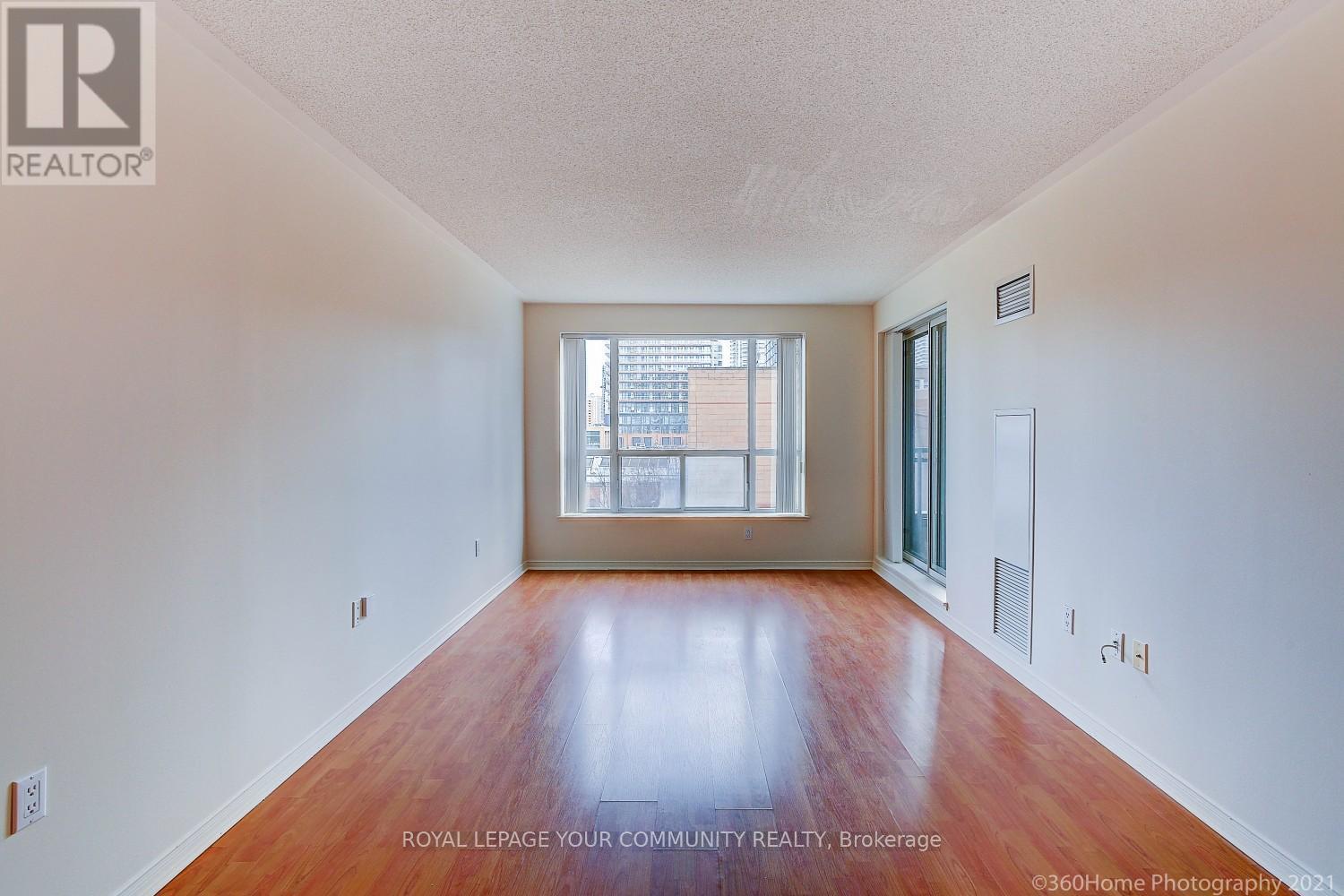 












512 - 889 BAY STREET

,
Toronto,




Ontario
M5S3K5

