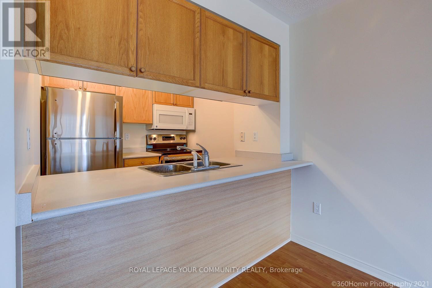 












512 - 889 BAY STREET

,
Toronto,




Ontario
M5S3K5

