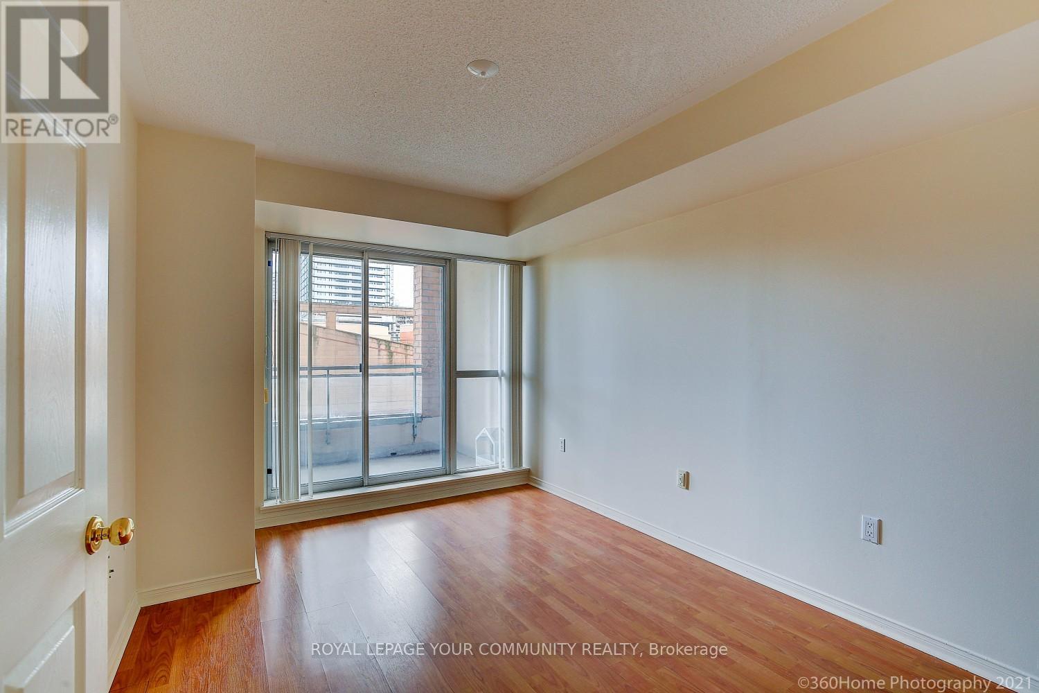 












512 - 889 BAY STREET

,
Toronto,




Ontario
M5S3K5

