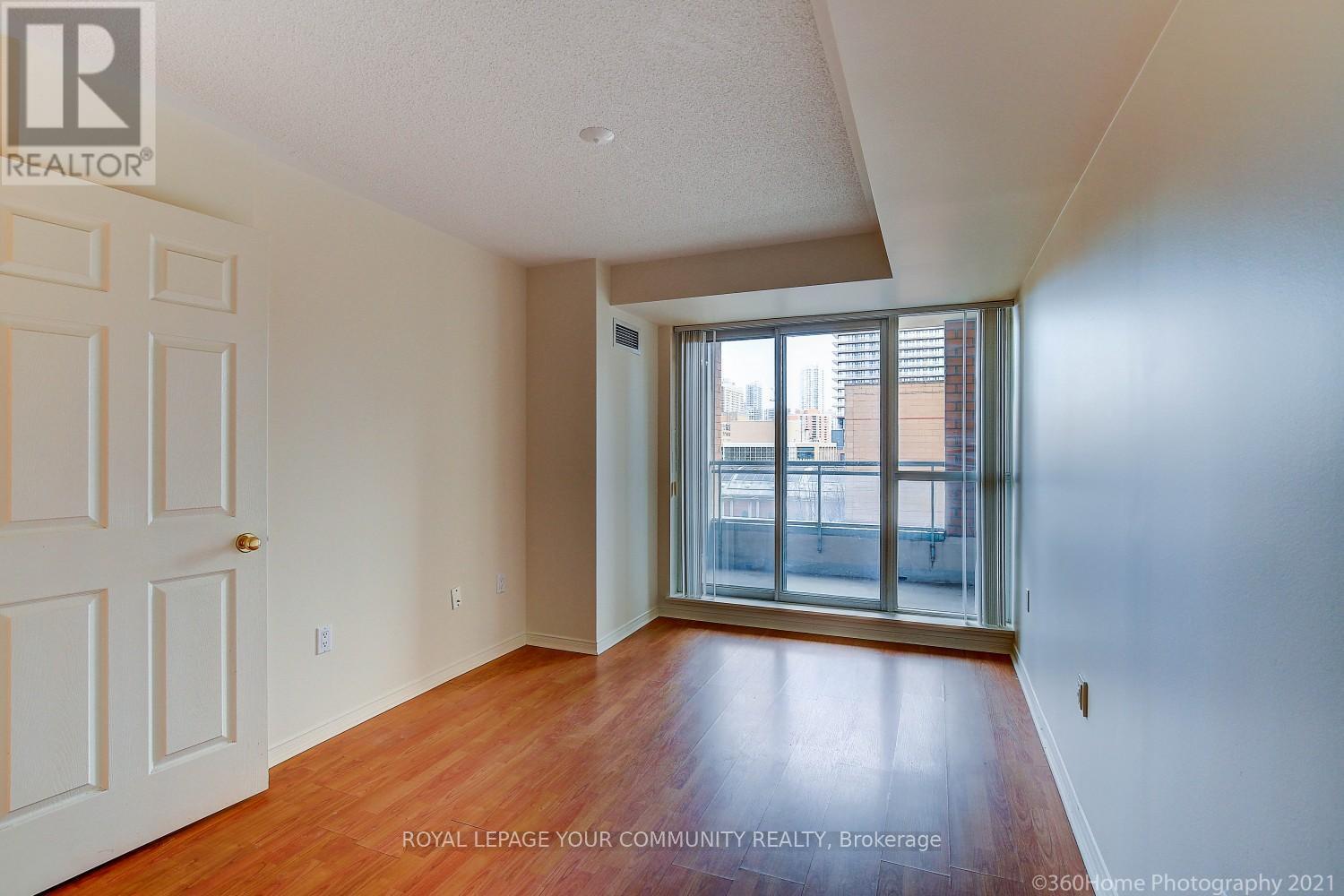 












512 - 889 BAY STREET

,
Toronto,




Ontario
M5S3K5

