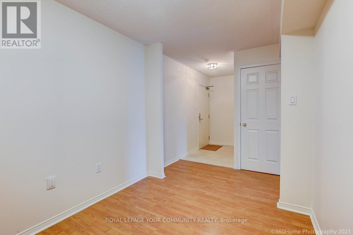 












512 - 889 BAY STREET

,
Toronto,




Ontario
M5S3K5

