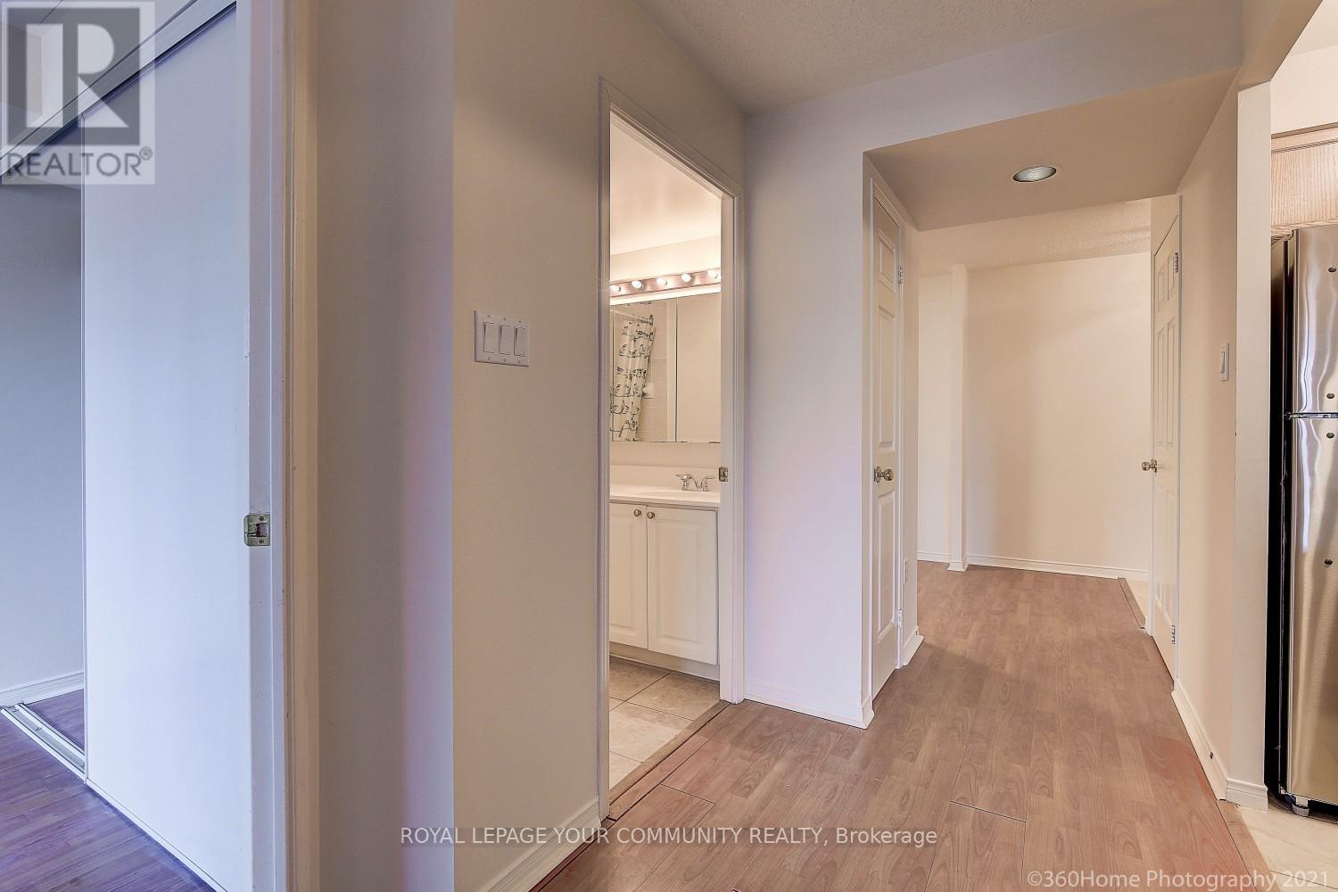 












512 - 889 BAY STREET

,
Toronto,




Ontario
M5S3K5

