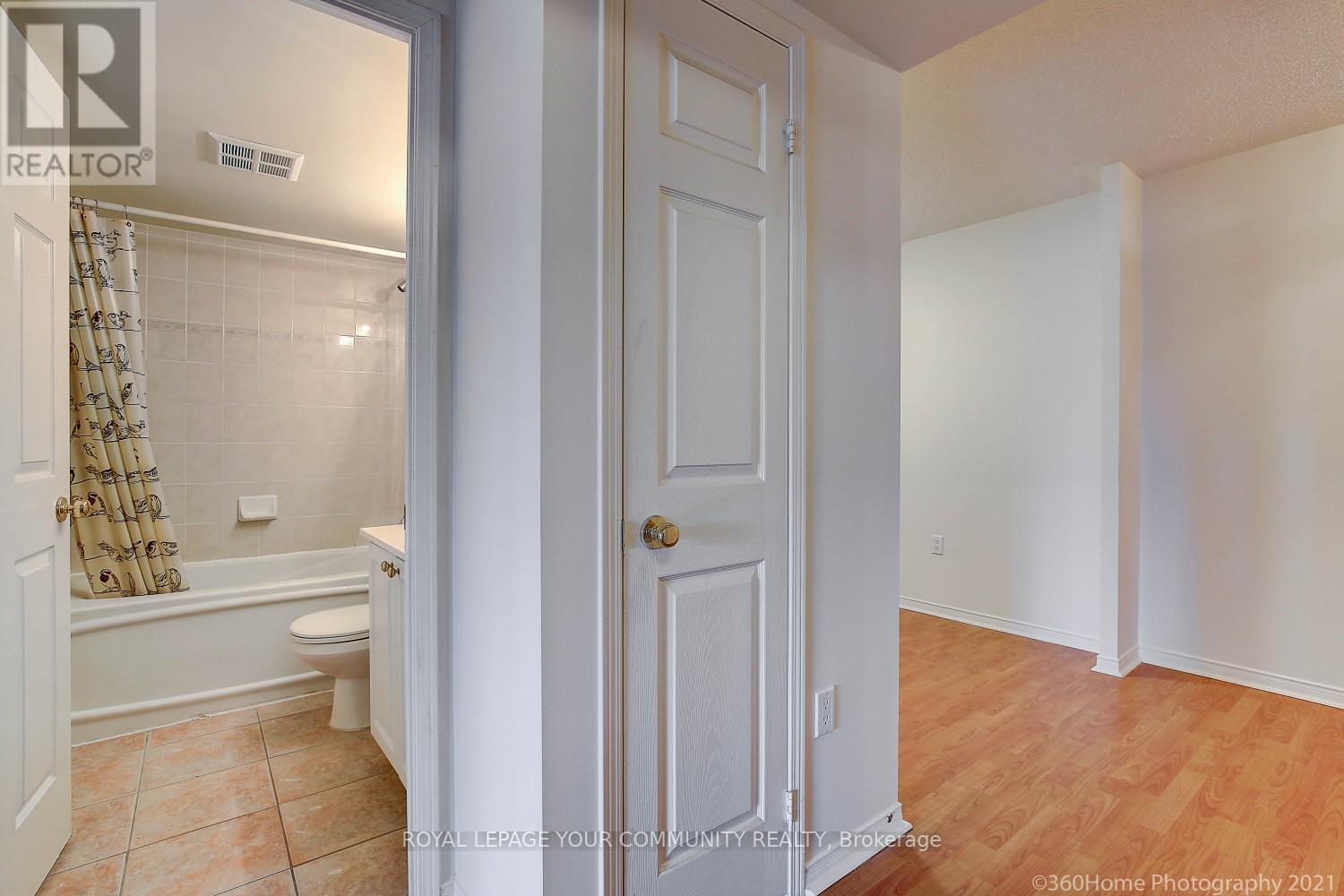 












512 - 889 BAY STREET

,
Toronto,




Ontario
M5S3K5

