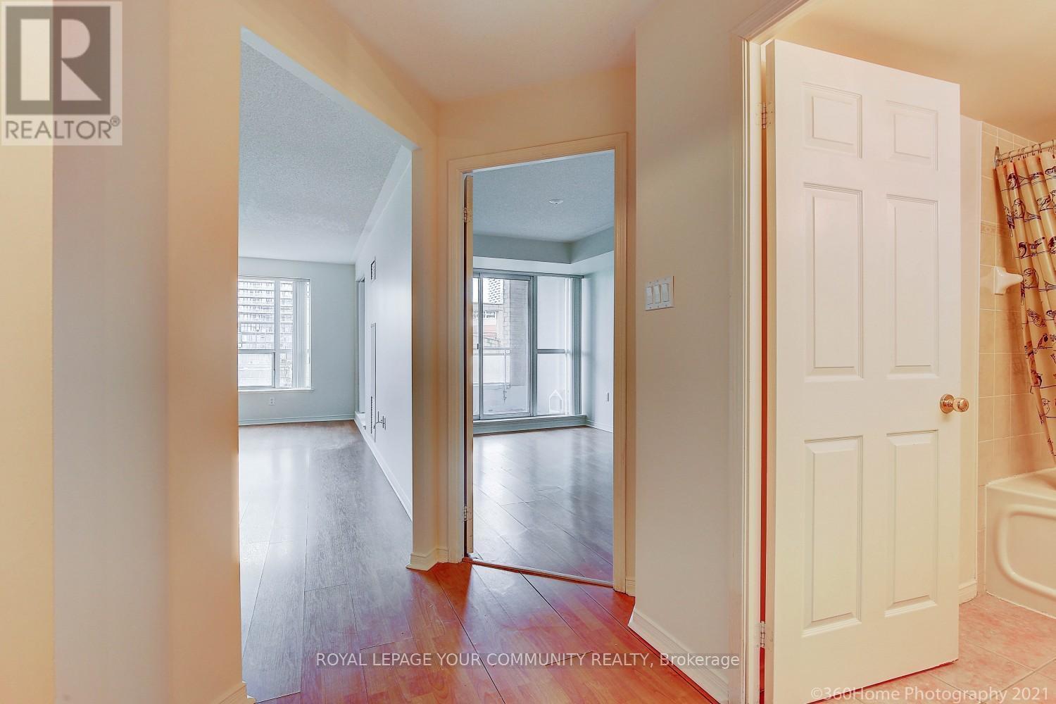 












512 - 889 BAY STREET

,
Toronto,




Ontario
M5S3K5

