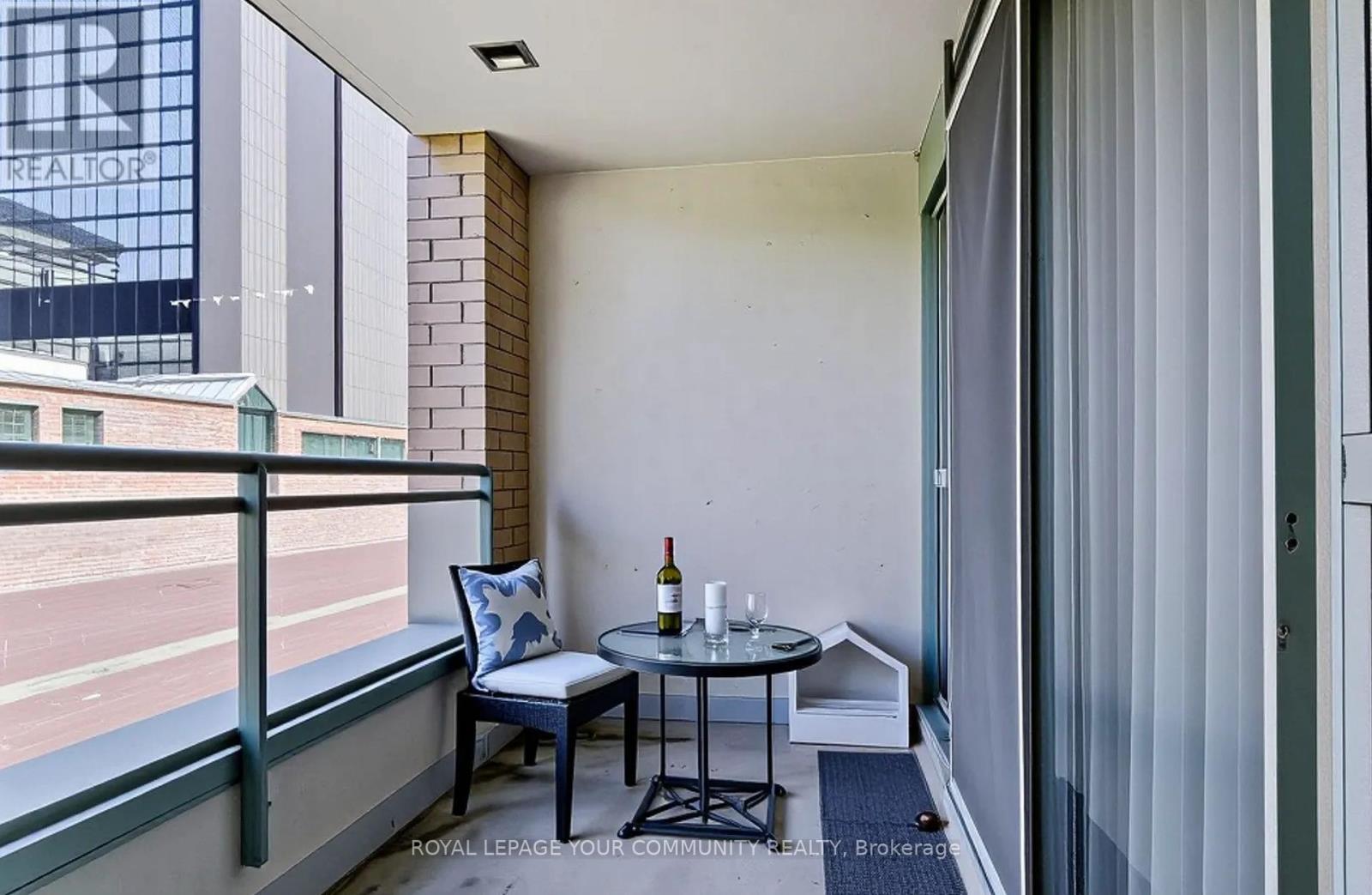 












512 - 889 BAY STREET

,
Toronto,




Ontario
M5S3K5

