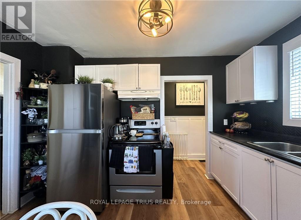 












78 QUEENSWAY DRIVE E

,
Norfolk (Simcoe),




Ontario
N3Y4M6

