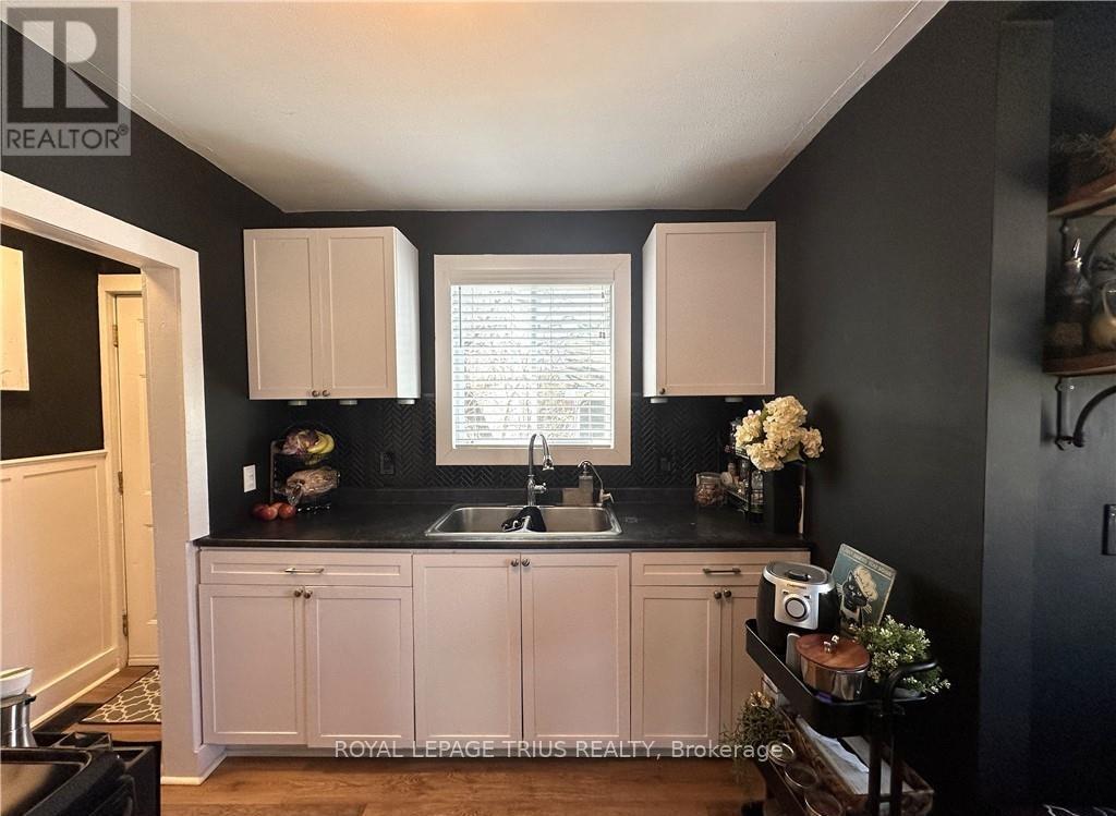 












78 QUEENSWAY DRIVE E

,
Norfolk (Simcoe),




Ontario
N3Y4M6

