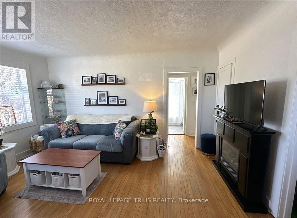 












78 QUEENSWAY DRIVE E

,
Norfolk (Simcoe),




Ontario
N3Y4M6

