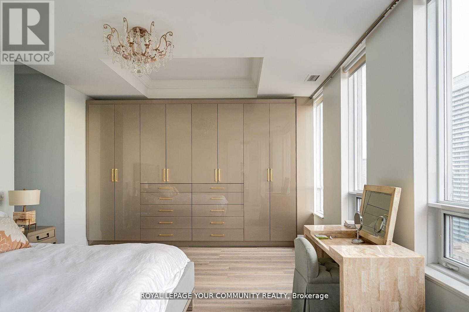 












PH 35 - 21 BALMUTO STREET

,
Toronto,




Ontario
M4Y1W4

