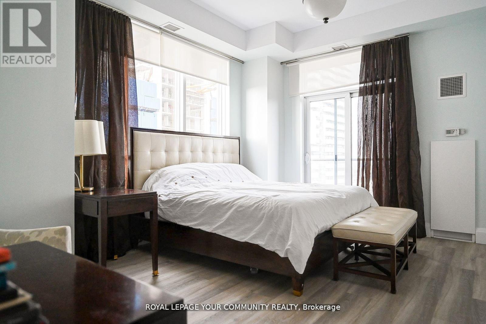 












PH 35 - 21 BALMUTO STREET

,
Toronto,




Ontario
M4Y1W4

