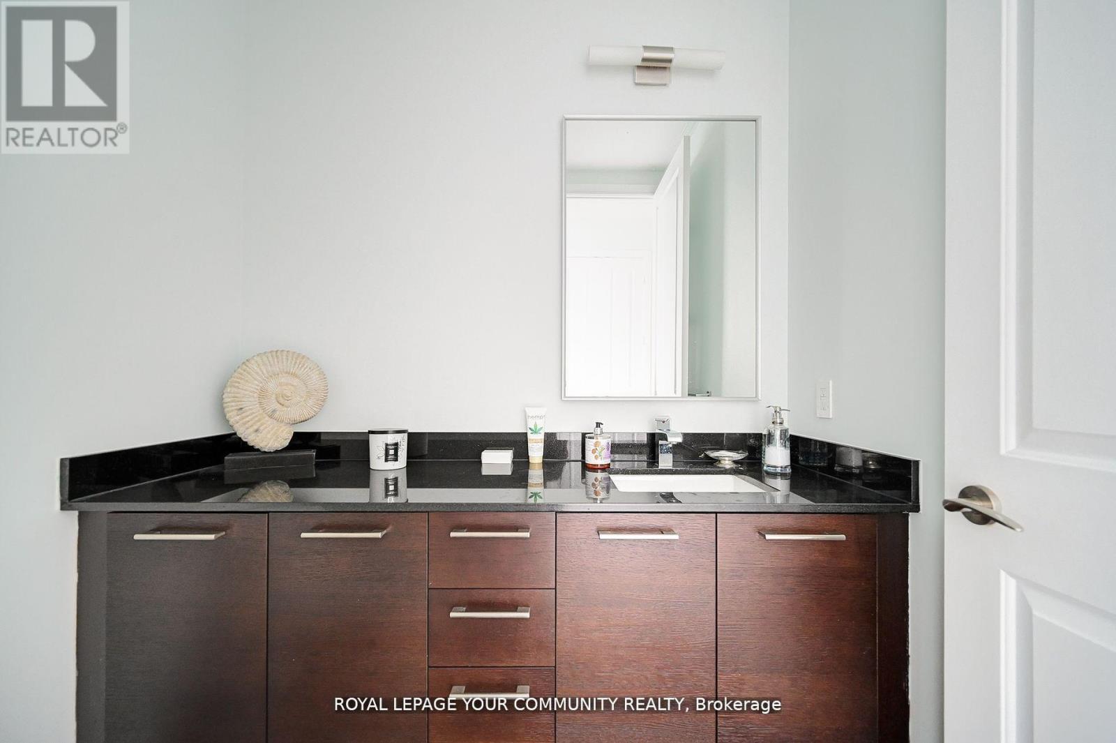 












PH 35 - 21 BALMUTO STREET

,
Toronto,




Ontario
M4Y1W4

