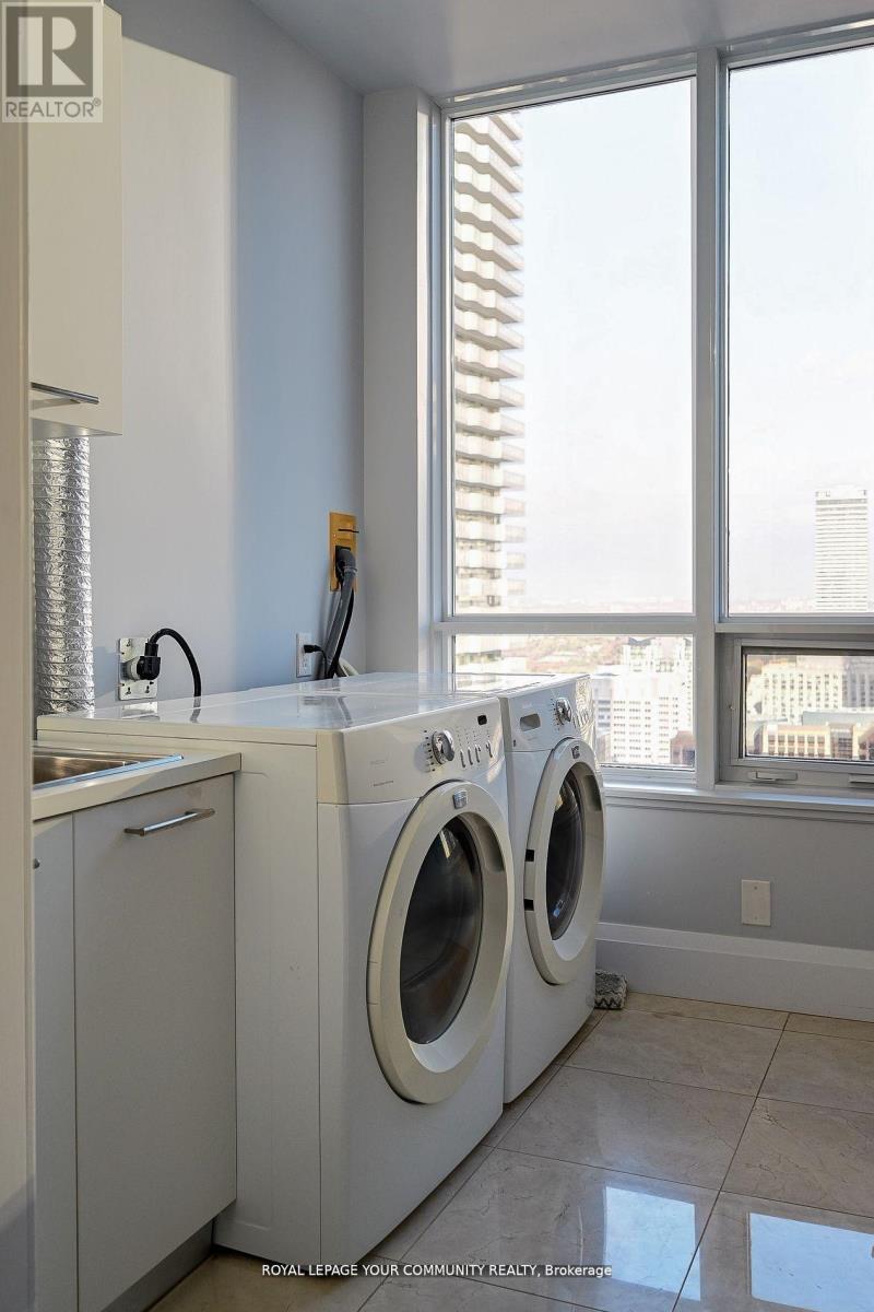 












PH 35 - 21 BALMUTO STREET

,
Toronto,




Ontario
M4Y1W4

