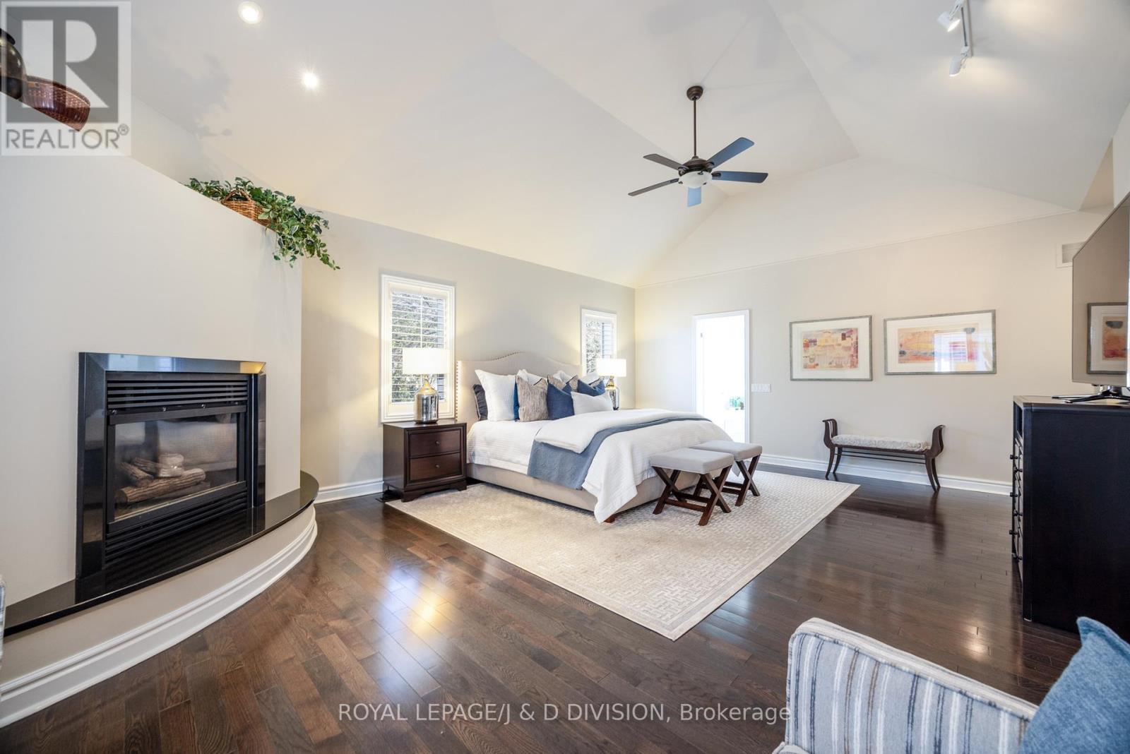 












42 MUNRO BOULEVARD

,
Toronto,




Ontario
M2P1B9


