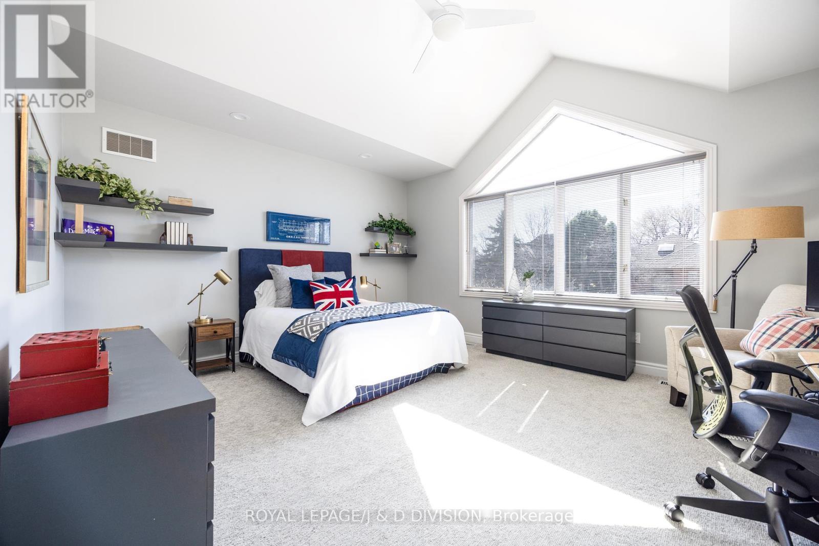 












42 MUNRO BOULEVARD

,
Toronto,




Ontario
M2P1B9

