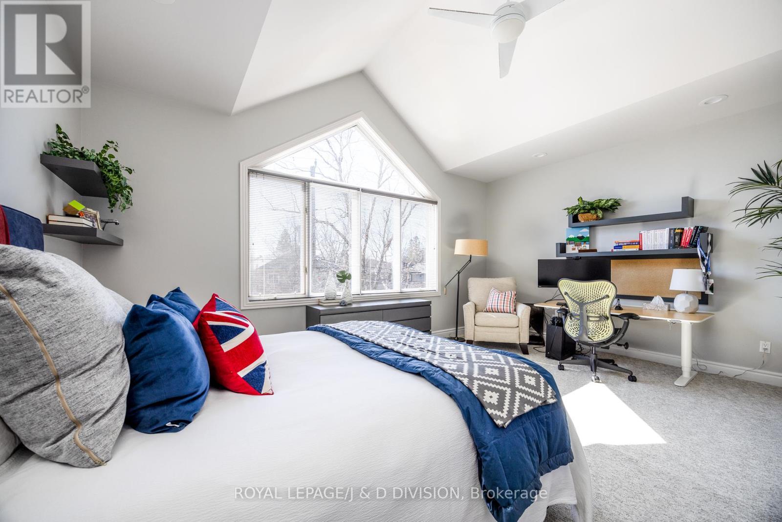












42 MUNRO BOULEVARD

,
Toronto,




Ontario
M2P1B9

