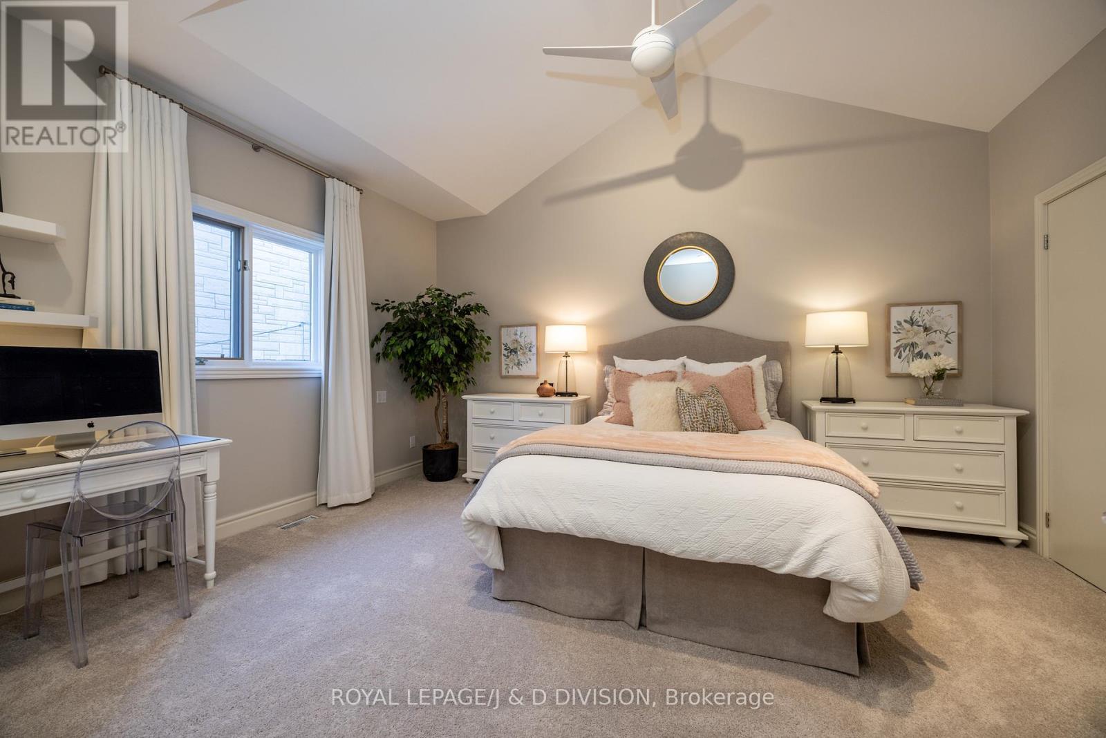 












42 MUNRO BOULEVARD

,
Toronto,




Ontario
M2P1B9

