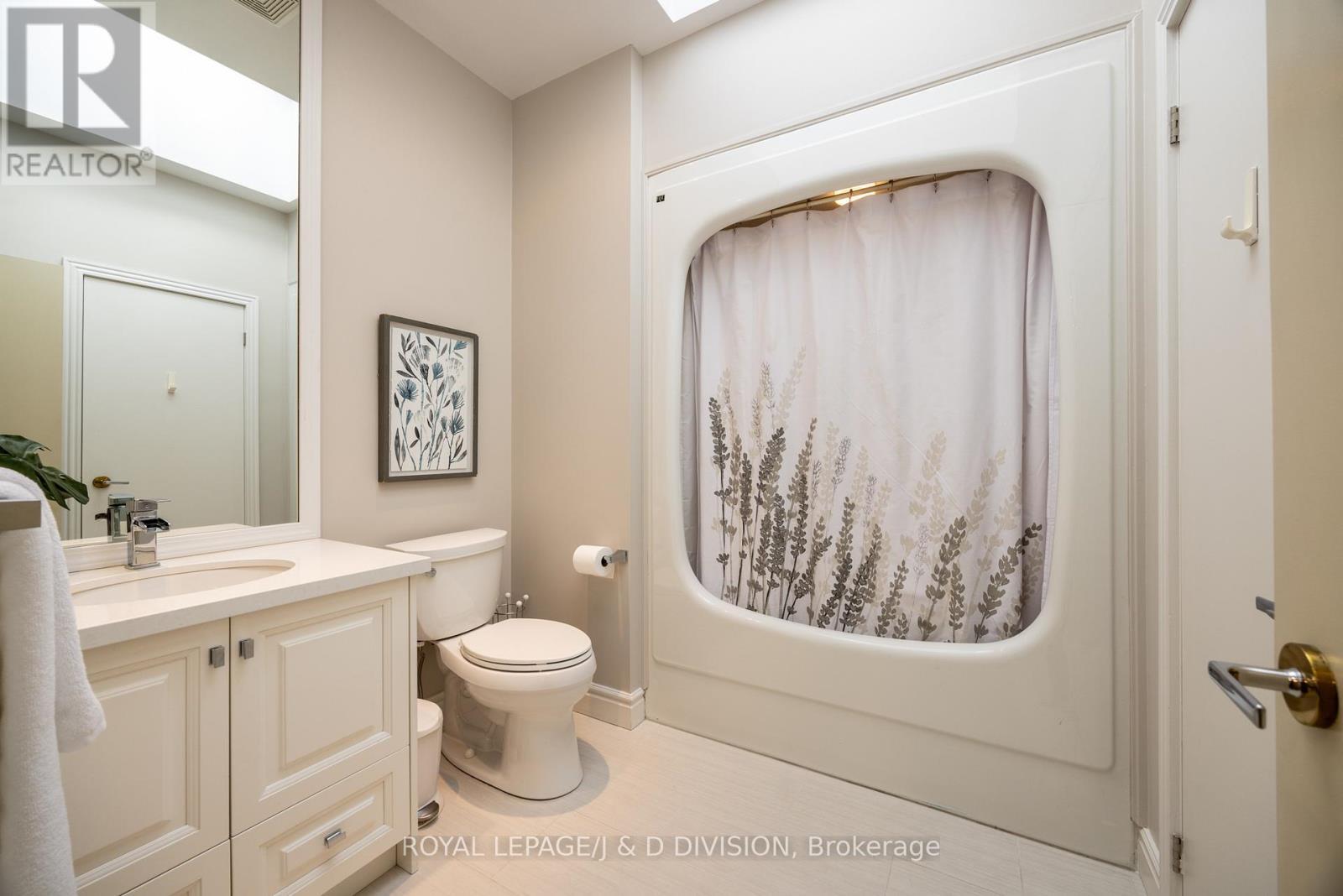












42 MUNRO BOULEVARD

,
Toronto,




Ontario
M2P1B9

