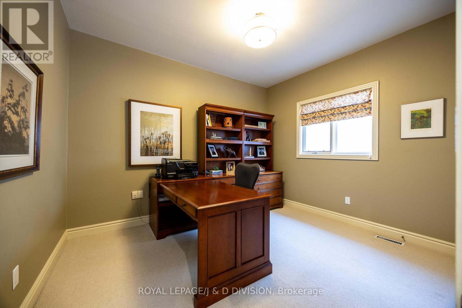 












42 MUNRO BOULEVARD

,
Toronto,




Ontario
M2P1B9

