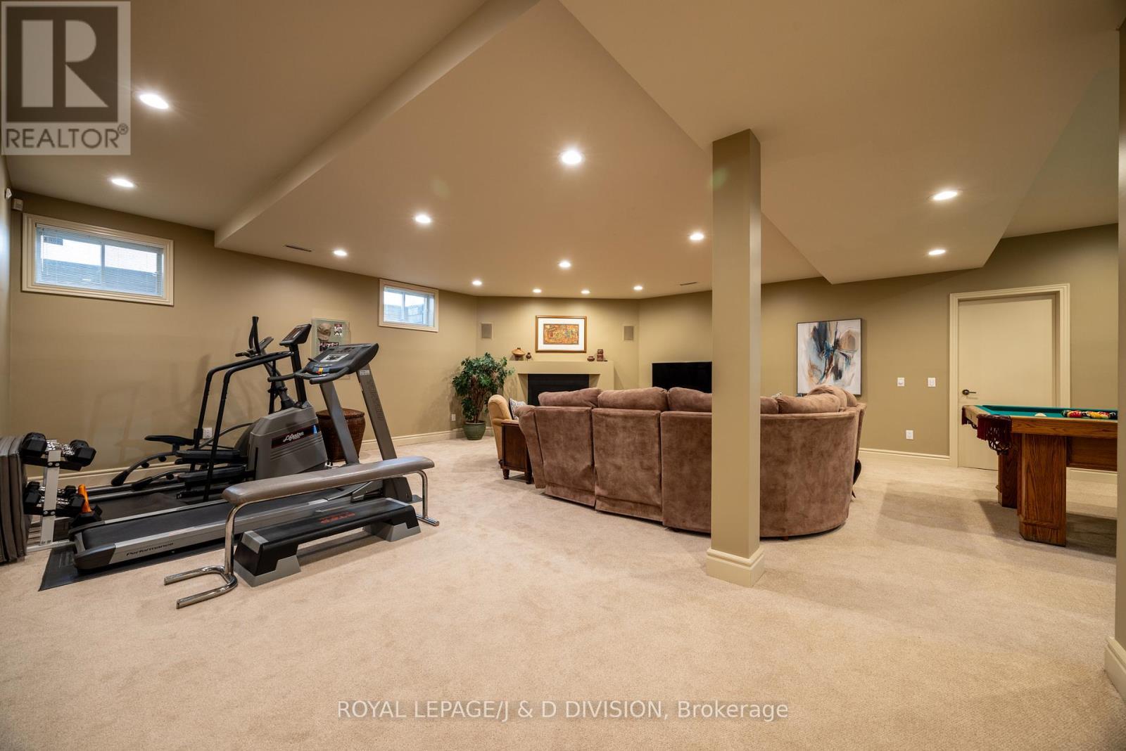 












42 MUNRO BOULEVARD

,
Toronto,




Ontario
M2P1B9

