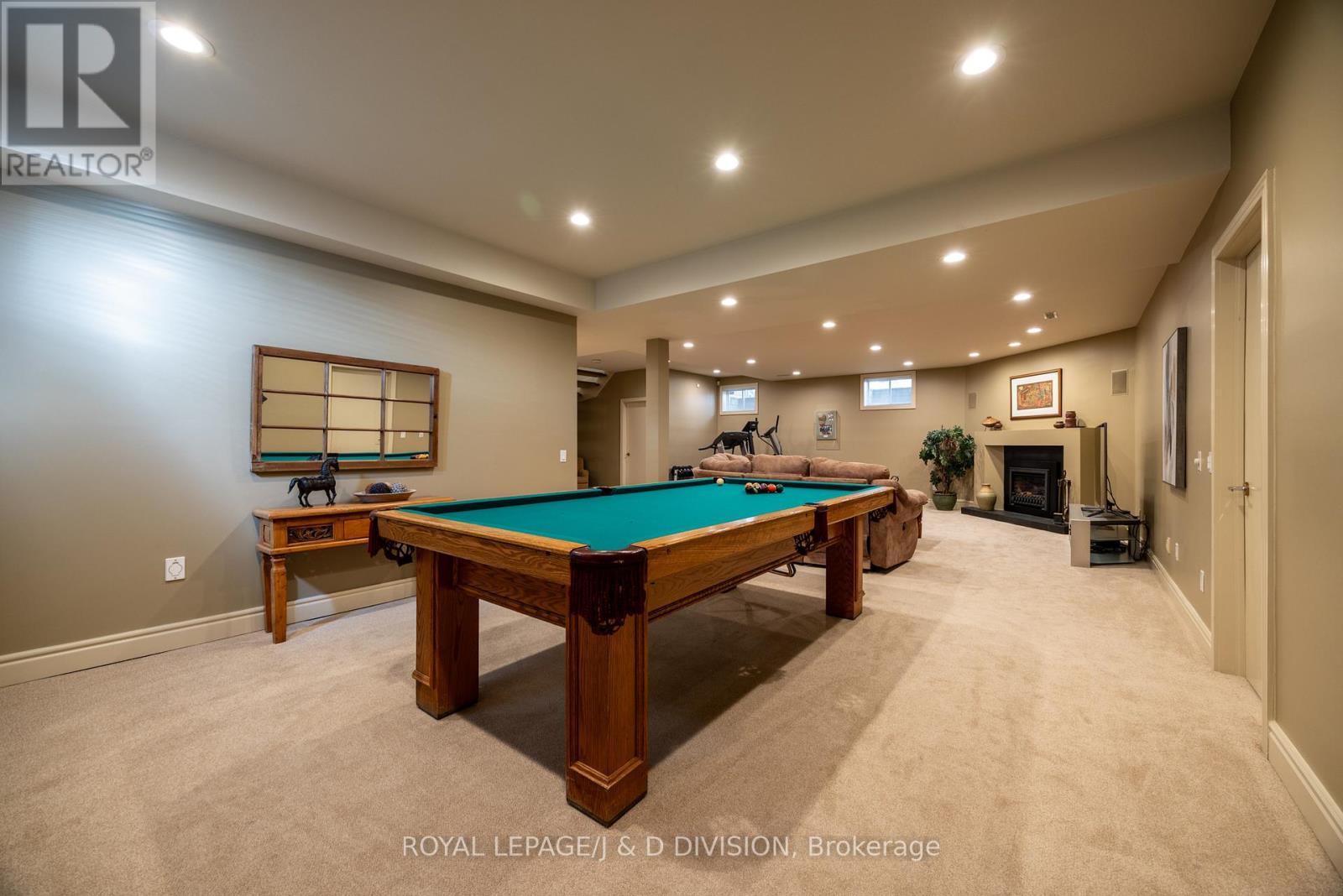 












42 MUNRO BOULEVARD

,
Toronto,




Ontario
M2P1B9

